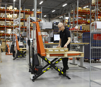 Toyota hand pallet truck with lifting forks