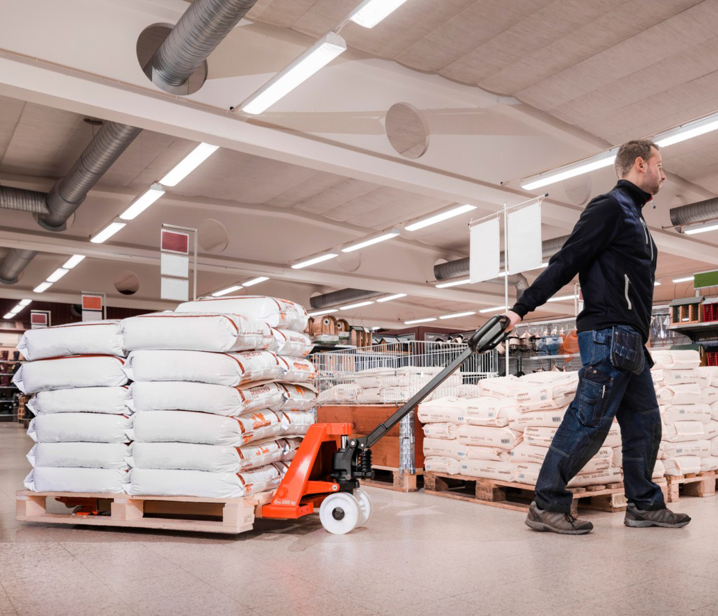 Toyota hand pallet truck in shop